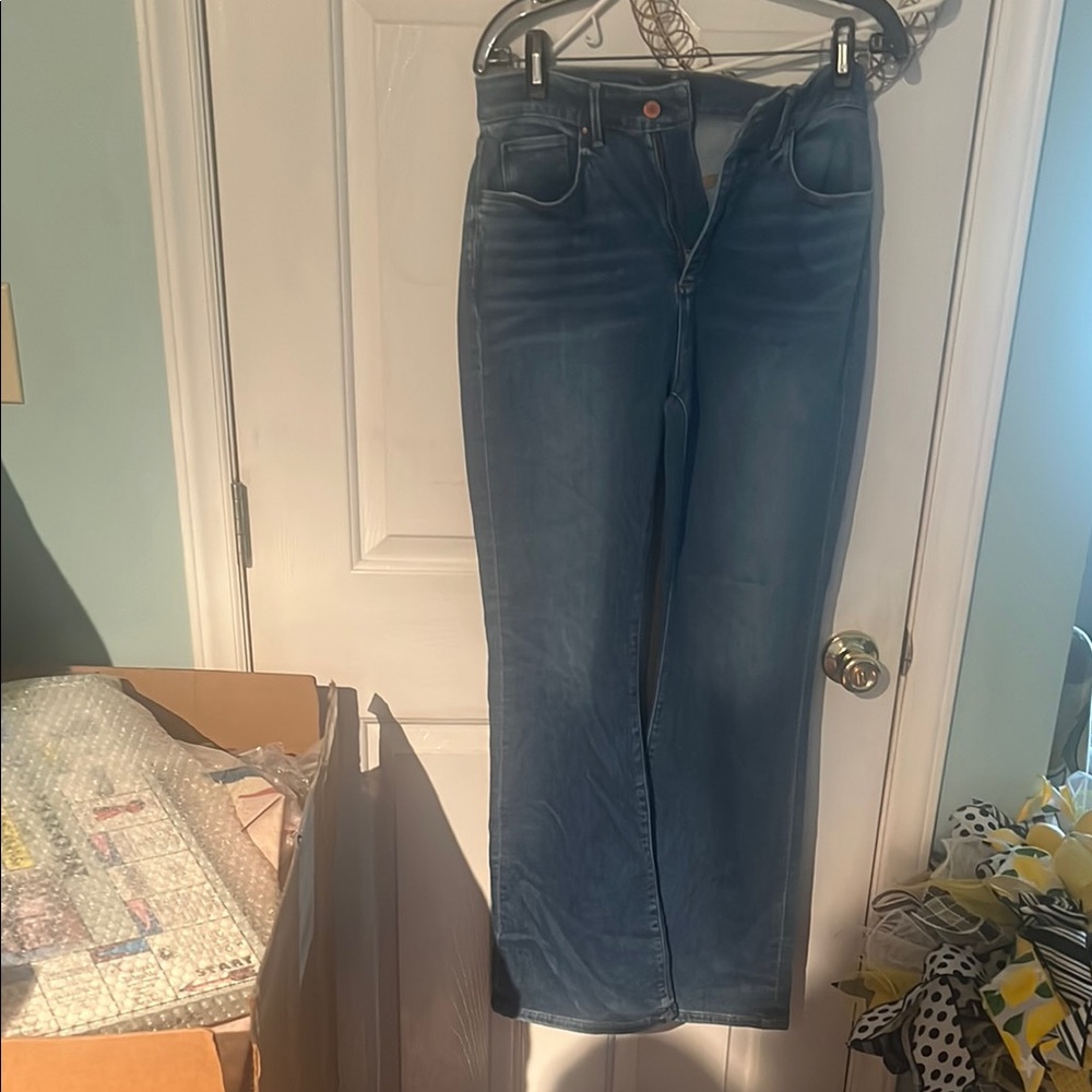 Ann Taylor Blue Boot cut jeans size 6, only tried on.